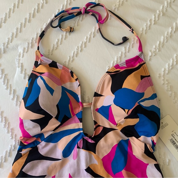 • NWT! [Sugar Beach] One Piece • - Picture 5 of 15